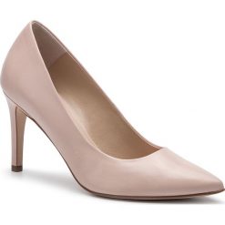 Szpilki SOLO FEMME - 75403-88-E06/000-04-00 Pudr. Róż. Różowe półbuty damskie Solo Femme, bez wzorów, ze skóry, bez obcasa, na obcasie, bez zapięcia. Za 339,00 zł.