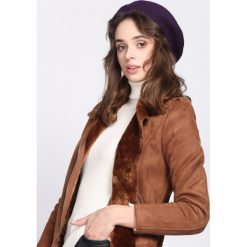 Ciemnofioletowy Beret Parisian Chic. Fioletowe berety damskie Born2be, bez wzorów. Za 59,99 zł.