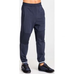 SPODNIE DRESOWE Armani Exchange. Niebieskie spodnie męskie xl, z dresówki. Za 305,40 zł.