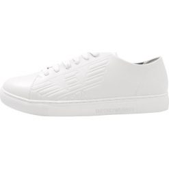Emporio Armani ACTION Sneakersy niskie optical white. Białe sneakersy męskie Emporio Armani, bez zapięcia. Za 669,00 zł.