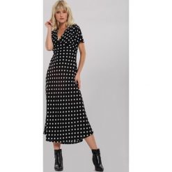 Czarna Sukienka Brevity. Czarne sukienki damskie Renee, s, bez wzorów, eleganckie, bez kołnierzyka, z krótkim rękawem, krótkie, mini, rozkloszowane. Za 109,99 zł.