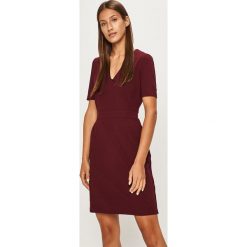 Vero Moda - Sukienka. Czarne sukienki damskie Vero Moda, na co dzień, bez wzorów, z elastanu, bez kołnierzyka, z krótkim rękawem, krótkie, mini, proste. W wyprzedaży za 99,90 zł.