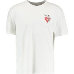 AllSaints WORSHIP SWITCH CREW Tshirt z nadrukiem optic white. Białe koszulki polo męskie marki AllSaints, xl, z nadrukiem, z bawełny. Za 239,00 zł.