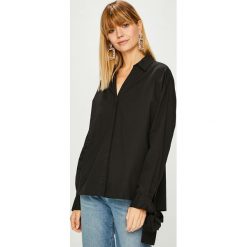 Vero Moda - Koszula Flow. Czarne bluzki damskie Vero Moda, na co dzień, s, bez wzorów, z bawełny, klasyczne, z klasycznym kołnierzykiem, z długim rękawem. W wyprzedaży za 59,90 zł.