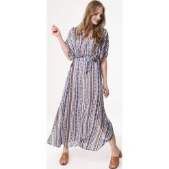 Niebieska Sukienka Cante Flamenco. Niebieskie sukienki damskie Born2be, na plażę, s, bez wzorów, bez kołnierzyka, bez rękawów, maxi. Za 119,99 zł.
