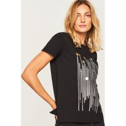 T-shirt z nadrukiem - Czarny. Czarne t-shirty damskie Reserved, l, z nadrukiem. Za 59,99 zł.