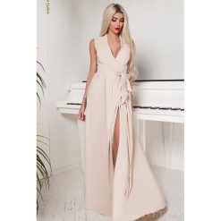 Sukienka DERONA BEIGE. Brązowe sukienki damskie Sukienka DERONA BEIGE, s, bez wzorów, bez kołnierzyka, bez rękawów, długie. Za 198,00 zł.