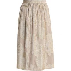 Gestuz PAGE SKIRT Spódnica trapezowa gold. Żółte spódniczki damskie marki Gestuz, bez wzorów, z jedwabiu, trapezowe. W wyprzedaży za 524,30 zł.