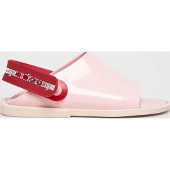 Melissa - Sandały Twist Ad. Różowe klapki damskie Melissa, bez wzorów, z materiału, bez obcasa. Za 389,90 zł.