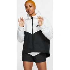Nike Kurtka Biały. Białe kurtki damskie Nike, xl, bez wzorów, z poliesteru. Za 361,95 zł.