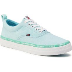 Tenisówki TOMMY JEANS - Pastel Color Lace Up Sneaker EN0EN00936 Chlorine Blue CTA. Niebieskie półbuty damskie Tommy Jeans, na co dzień, bez wzorów, z jeansu, bez obcasa, na płaskiej podeszwie, bez zapięcia. Za 299,00 zł.