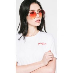 Only - Top Girl Boss. Białe topy damskie marki ONLY, s, z bawełny, casualowe, z okrągłym kołnierzem, z krótkim rękawem. W wyprzedaży za 24,90 zł.