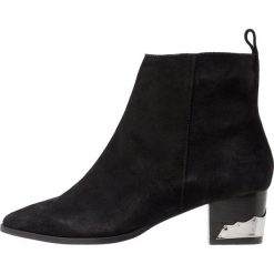 Topshop MEMO Ankle boot black. Czarne botki damskie marki Topshop, z weluru, bez obcasa, bez zapięcia. Za 359,00 zł.