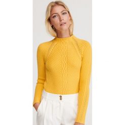 Sweter ze stójką - Żółty. Żółte swetry damskie Reserved, s, bez wzorów, bez rękawów, bez kaptura. Za 59,99 zł.