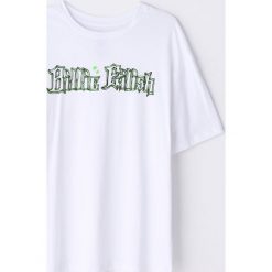 Koszulka z nadrukiem Billie Eilish - Biały. Białe koszulki damskie Cropp, s, z nadrukiem, bez kołnierzyka, bez rękawów. Za 59,99 zł.
