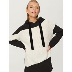 Bluza z kapturem - Czarny. Czarne bluzy chłopięce marki Reserved, s, z kapturem. Za 89,99 zł.