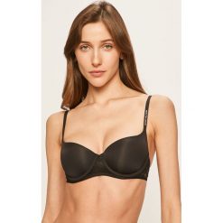 Tommy Hilfiger - Biustonosz. Czarne biustonosze TOMMY HILFIGER, z haftami, z elastanu. W wyprzedaży za 139,90 zł.