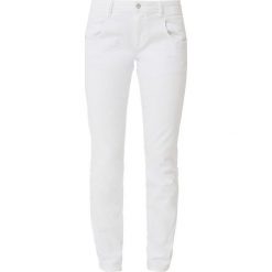 S.Oliver jeansy damskie 36/30 białe. Białe jeansy damskie S.Oliver, s, bez wzorów, z jeansu. Za 259,00 zł.