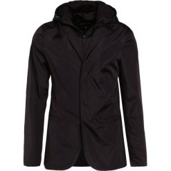 Emporio Armani Kurtka wiosenna nero. Czarne marynarki męskie Emporio Armani, m, bez wzorów, z poliesteru. W wyprzedaży za 494,55 zł.