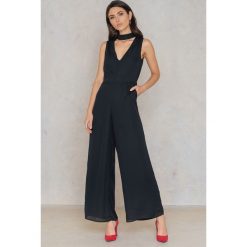 Kombinezony damskie: Lucca Couture Kombinezon z imitacją chokera Mackenzie – Black