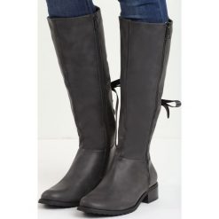 Szare Kozaki I'm With You. Szare buty zimowe damskie Born2be, na płaskiej podeszwie. Za 74,99 zł.