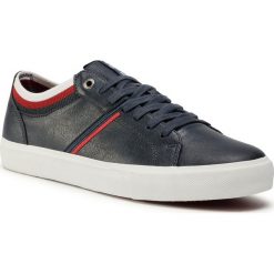 Tenisówki LEVI'S® - Woodward College 231572-794-17 Navy Blue. Niebieskie półbuty męskie bez wzorów, z gumy, eleganckie, bez zapięcia. Za 289,00 zł.