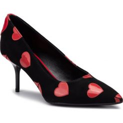 Szpilki LOVE MOSCHINO - JA10087G18IP0000 Ne. Półbuty damskie Love Moschino, bez wzorów, ze skóry, eleganckie, bez obcasa, na obcasie, bez zapięcia. Za 1189,00 zł.