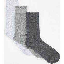 Kapcie męskie: 3 pack długich skarpetek – Szary