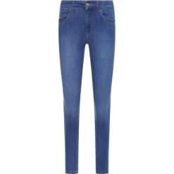 Jeansy Skinny Fit Wrangler Crop W28MJI71G. Niebieskie jeansy damskie Wrangler. W wyprzedaży za 259,00 zł.
