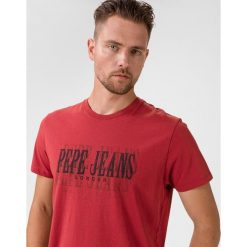 Pepe Jeans Snow Koszulka Czerwony. Czerwone podkoszulki męskie Pepe Jeans, xl, z nadrukiem, z bawełny, z krótkim rękawem. Za 128,95 zł.