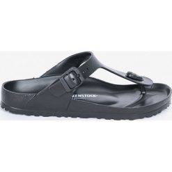 Birkenstock - Japonki. Czarne klapki damskie Birkenstock, bez wzorów, z materiału, bez obcasa, na obcasie. W wyprzedaży za 119,90 zł.