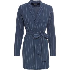 Żakiet shirtowy z paskiem bonprix ciemnoniebiesko-biały w paski. Niebieskie żakiety damskie bonprix, w paski, z dzianiny. Za 89,99 zł.