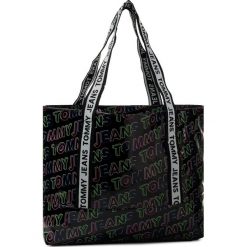 Torebka TOMMY HILFIGER - Tjw Logo Tape Tote Pt AW0AW08091 Black 0GJ. Czarne torebki klasyczne damskie TOMMY HILFIGER, bez wzorów, ze skóry ekologicznej, klasyczne, na ramię, bez dodatków. W wyprzedaży za 269,00 zł.