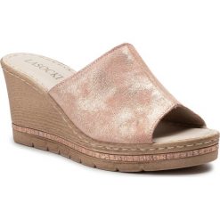 Klapki LASOCKI - M066 Golden. Różowe klapki damskie Lasocki, bez wzorów, ze skóry, bez obcasa, na obcasie. Za 139,99 zł.