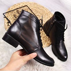 Botki damskie skórzane czarne Dolce Pietro. Czarne botki damskie Dolce Pietro, bez obcasa, bez zapięcia. Za 279,99 zł.