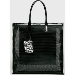 Calvin Klein - Torebka. Czarne torebki klasyczne damskie Calvin Klein, bez wzorów, z poliesteru, casualowe, na ramię, duże, bez dodatków. Za 379,90 zł.