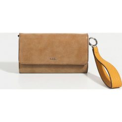 Parfois - Portfel. Żółte portfele damskie marki Parfois, w paski, ze skóry ekologicznej. W wyprzedaży za 59,90 zł.