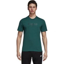 KOSZULKA ADIDAS ESSENTIALS ALLCAP TEE (M). Koszulki męskie Adidas, m, bez wzorów, klasyczne, z klasycznym kołnierzykiem, bez rękawów. W wyprzedaży za 59,99 zł.