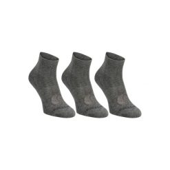 Skarpety sportowe RS160 3 pary. Białe skarpetki męskie marki ARTENGO, z bawełny. Za 14,99 zł.