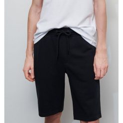 Szorty dresowe - Czarny. Czarne szorty damskie Reserved, s, bez wzorów, z dresówki. Za 39,99 zł.