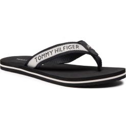 Japonki TOMMY HILFIGER - Lurex Detail Flip Flop FW0FW05269 Desert Sky DW5. Niebieskie klapki damskie TOMMY HILFIGER, bez wzorów, z tworzywa sztucznego, bez obcasa. Za 159,00 zł.
