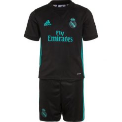 Adidas Performance REAL MADRID AWAY SET Krótkie spodenki sportowe black/aerree. Czarne spodenki chłopięce adidas Performance, z materiału, sportowe. W wyprzedaży za 215,20 zł.