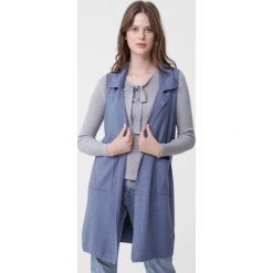 Niebieska Kamizelka Solange. Niebieskie kamizelki damskie Born2be, xl, bez wzorów, z dzianiny, klasyczne, długie, bez kaptura. Za 79,99 zł.