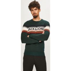 Jack & Jones - Sweter. Niebieskie swetry męskie Jack & Jones, s, z aplikacjami, z bawełny, z okrągłym kołnierzem, bez kaptura. W wyprzedaży za 89,90 zł.