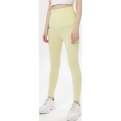 Żółte Legginsy Aralinai. Żółte legginsy damskie Born2be, s, bez wzorów. W wyprzedaży za 44,99 zł.