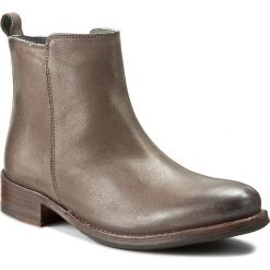Botki CLARKS - Tomina Star 261217814 Taupe. Brązowe botki damskie skórzane marki Clarks, retro. W wyprzedaży za 299,00 zł.