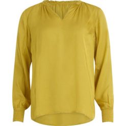 Bluzka w kolorze żółtym. Żółte bluzki damskie Coster Copenhagen, bez wzorów, bez kołnierzyka, bez rękawów. W wyprzedaży za 179,95 zł.