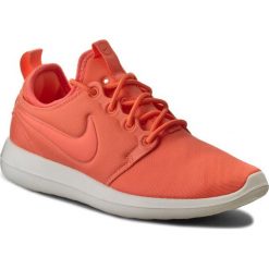 Buty NIKE - Roshe Two 844931 600 Atomic Pink/Sail/Turf Orange. Pomarańczowe buty sportowe damskie Nike, z materiału. W wyprzedaży za 279,00 zł.