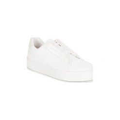 Buty André LUXE. Białe trampki i tenisówki damskie Andre, bez wzorów, bez zapięcia. Za 207,20 zł.