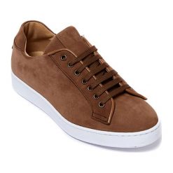 Skórzane sneakersy w kolorze brązowym. Pomarańczowe trampki męskie British Passport, bez wzorów, ze skóry, na sznurówki. W wyprzedaży za 319,95 zł.